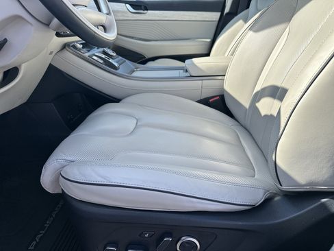 Used 2023 Hyundai Palisade Calligraphy image 10