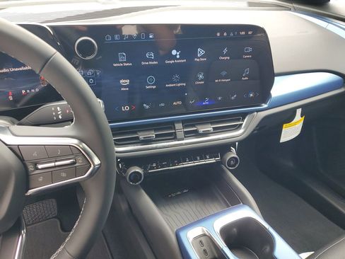 New 2025 Chevrolet Equinox EV LT image 23