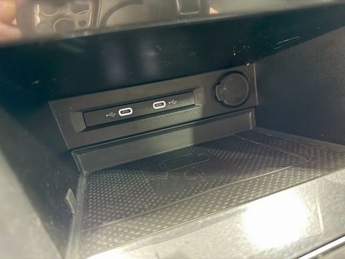 Used 2021 Volkswagen Tiguan SE FWD image 15