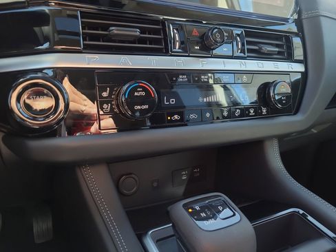 New 2026 Nissan Pathfinder Platinum image 20