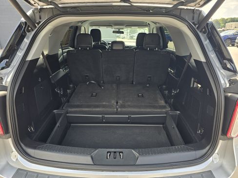 Used 2020 Ford Explorer XLT w/ Equipment Group 202A AWD/4WD image 26
