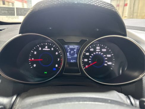 Used 2014 Hyundai Veloster w/ Technology Package 03 FWD image 16