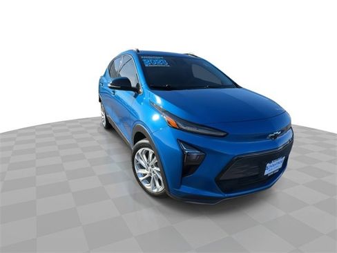 Used 2023 Chevrolet Bolt EUV LT w/ Driver Confidence Package image 3