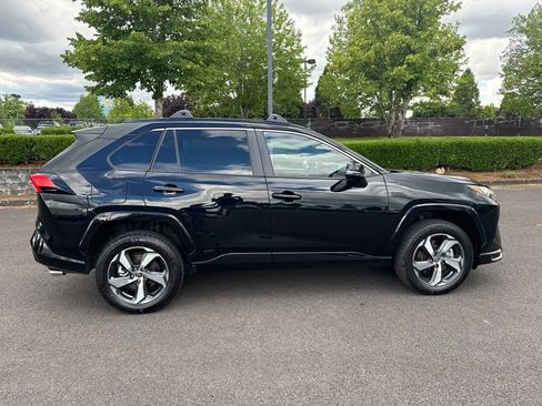 Used 2022 Toyota RAV4 SE w/ Weather & Moonroof Package AWD/4WD image 8