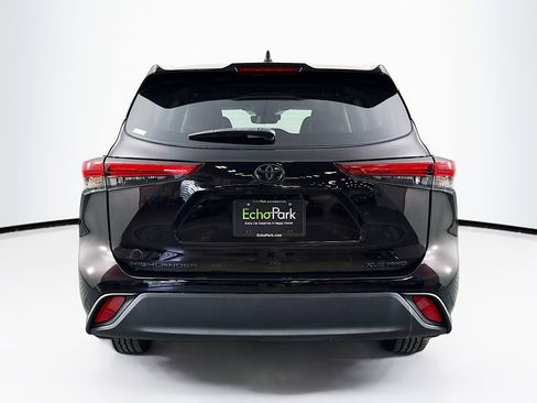 Used 2022 Toyota Highlander XLE image 7