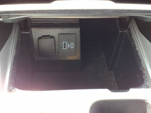 Used 2023 Ford Explorer XLT w/ Equipment Group 202A AWD/4WD image 18