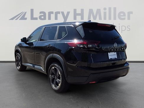 Used 2024 Nissan Rogue SV FWD image 3