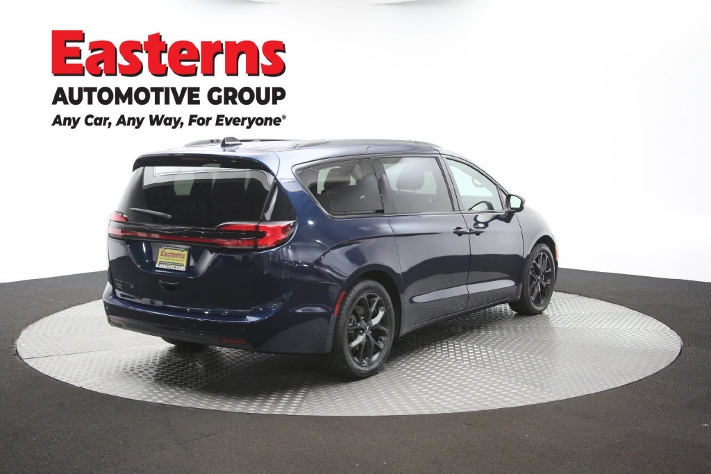 Used 2023 Chrysler Pacifica Touring-L w/ S Appearance Package FWD image 43