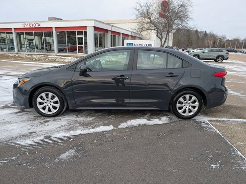 Used 2025 Toyota Corolla LE image 2