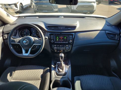 Used 2018 Nissan Rogue SV w/ Premium Package image 17