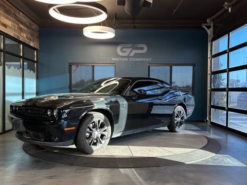 Used 2022 Dodge Challenger SXT w/ Blacktop Package AWD/4WD image 7