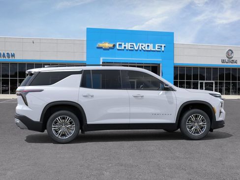 New 2026 Chevrolet Traverse LT w/ Driver Confidence Package FWD image 5