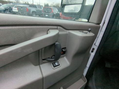 Used 2022 GMC Savana 2500 w/ Driver Convenience Package image 8
