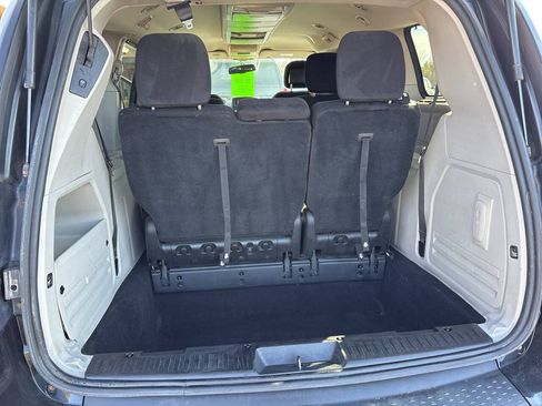 Used 2013 Dodge Grand Caravan Crew w/ Entertainment Group 1 FWD image 10