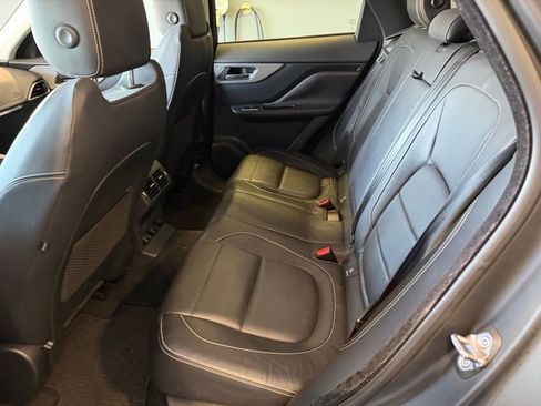 Used 2018 Jaguar F-PACE R-Sport image 9