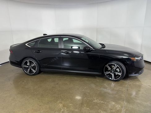 Used 2023 Honda Accord Sport image 9