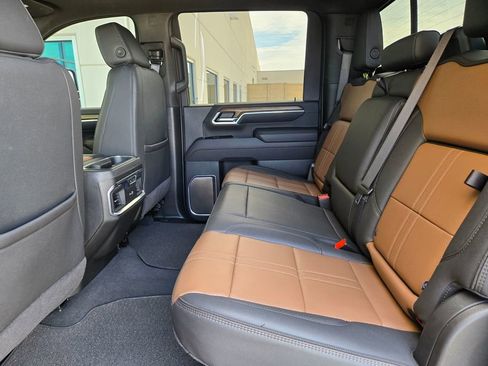 Used 2025 Chevrolet Silverado 2500 High Country w/ High Country Premium Package AWD/4WD image 16