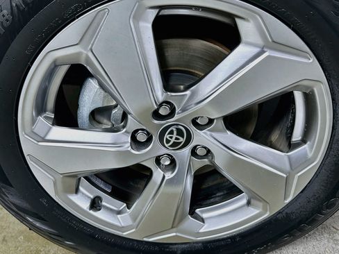 Used 2021 Toyota RAV4 Limited AWD/4WD image 31