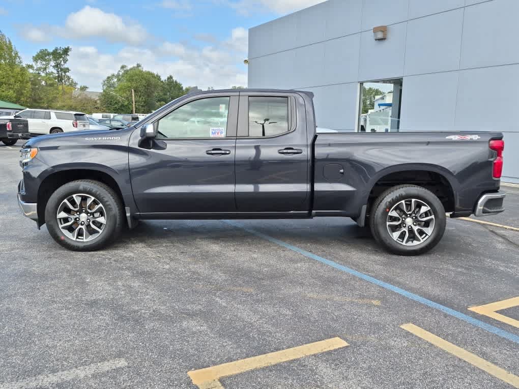 Used 2024 Chevrolet Silverado 1500 LT AWD/4WD image 6