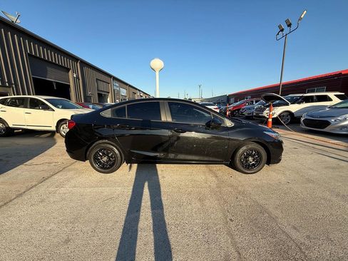 Used 2017 Chevrolet Cruze LS image 2