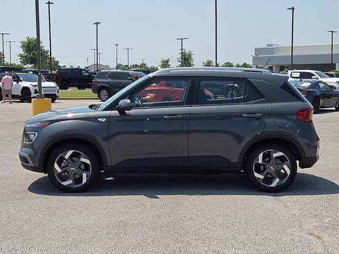 Used 2025 Hyundai Venue SEL FWD image 3
