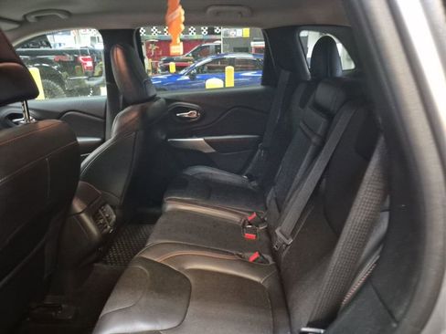 Used 2017 Jeep Cherokee Trailhawk w/ Safetytec Group image 12