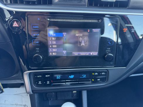 Used 2017 Toyota Corolla LE w/ Carpet Mat Package (TMS) FWD image 28