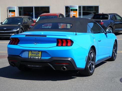 Used 2025 Ford Mustang Premium RWD image 4