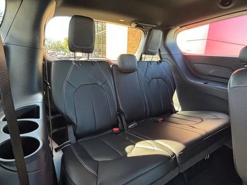 New 2026 Chrysler Pacifica Select image 9