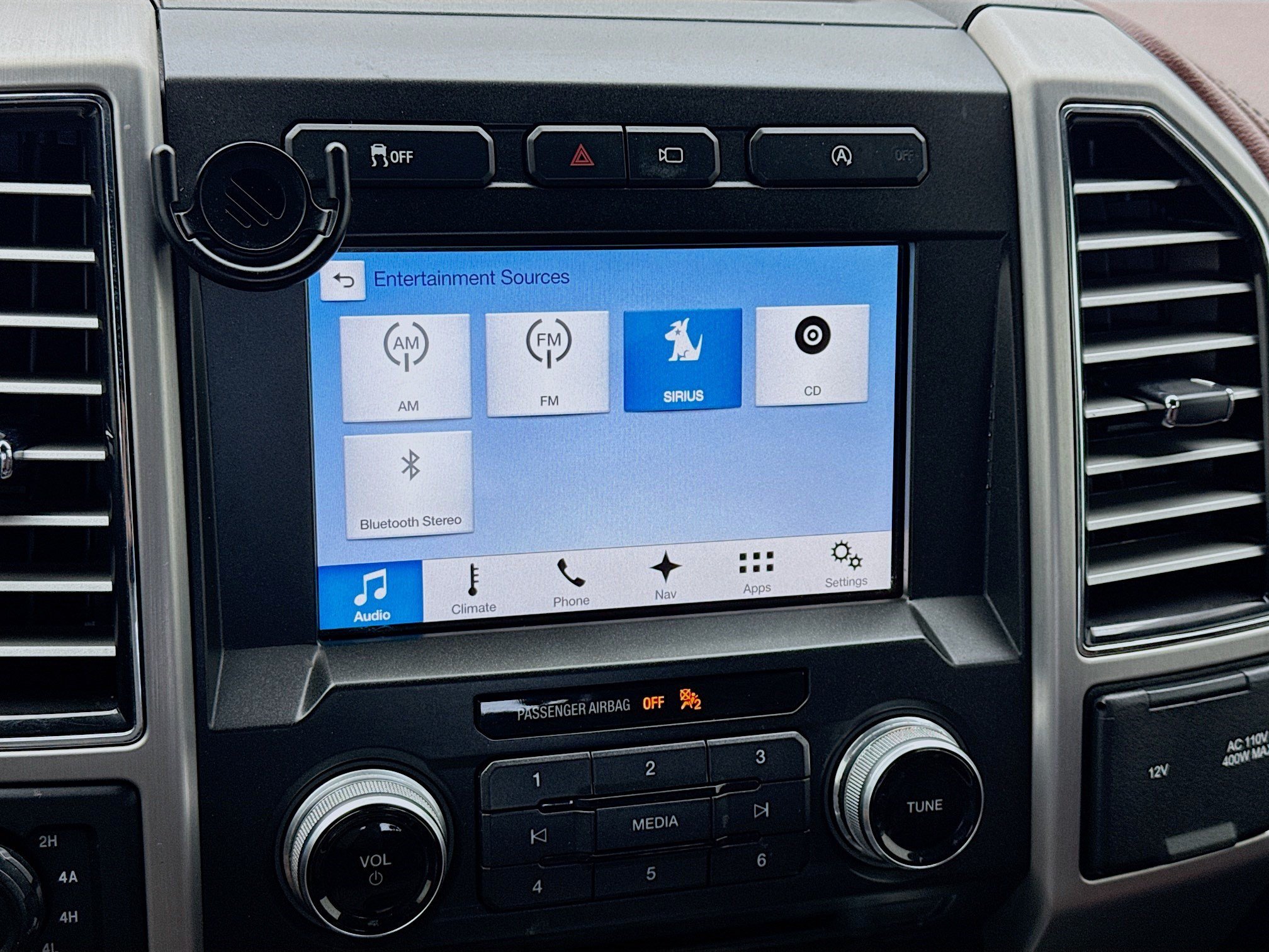 Used 2018 Ford F150 Platinum w/ Equipment Group 701A Luxury AWD/4WD image 9