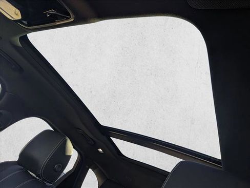 Used 2022 Land Rover Range Rover Velar R-Dynamic S image 16