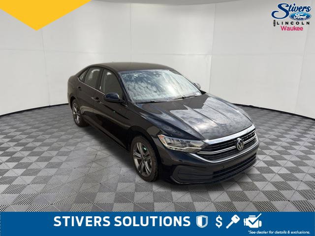 Used 2024 Volkswagen Jetta SE FWD image 3