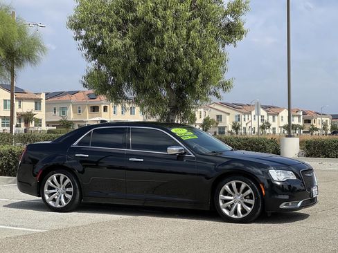 Used 2018 Chrysler 300 Limited image 3