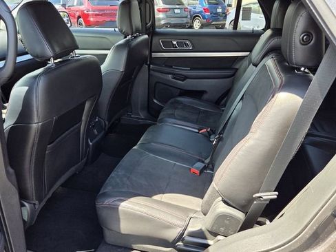 Used 2019 Ford Explorer XLT w/ Equipment Group 202A image 11