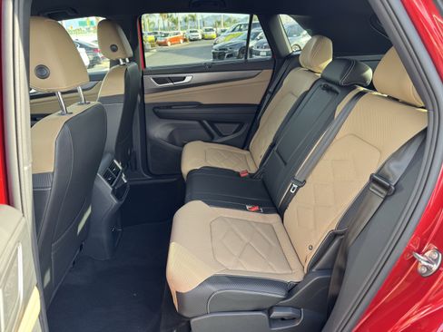 Used 2024 Volkswagen Atlas Cross Sport SE image 34