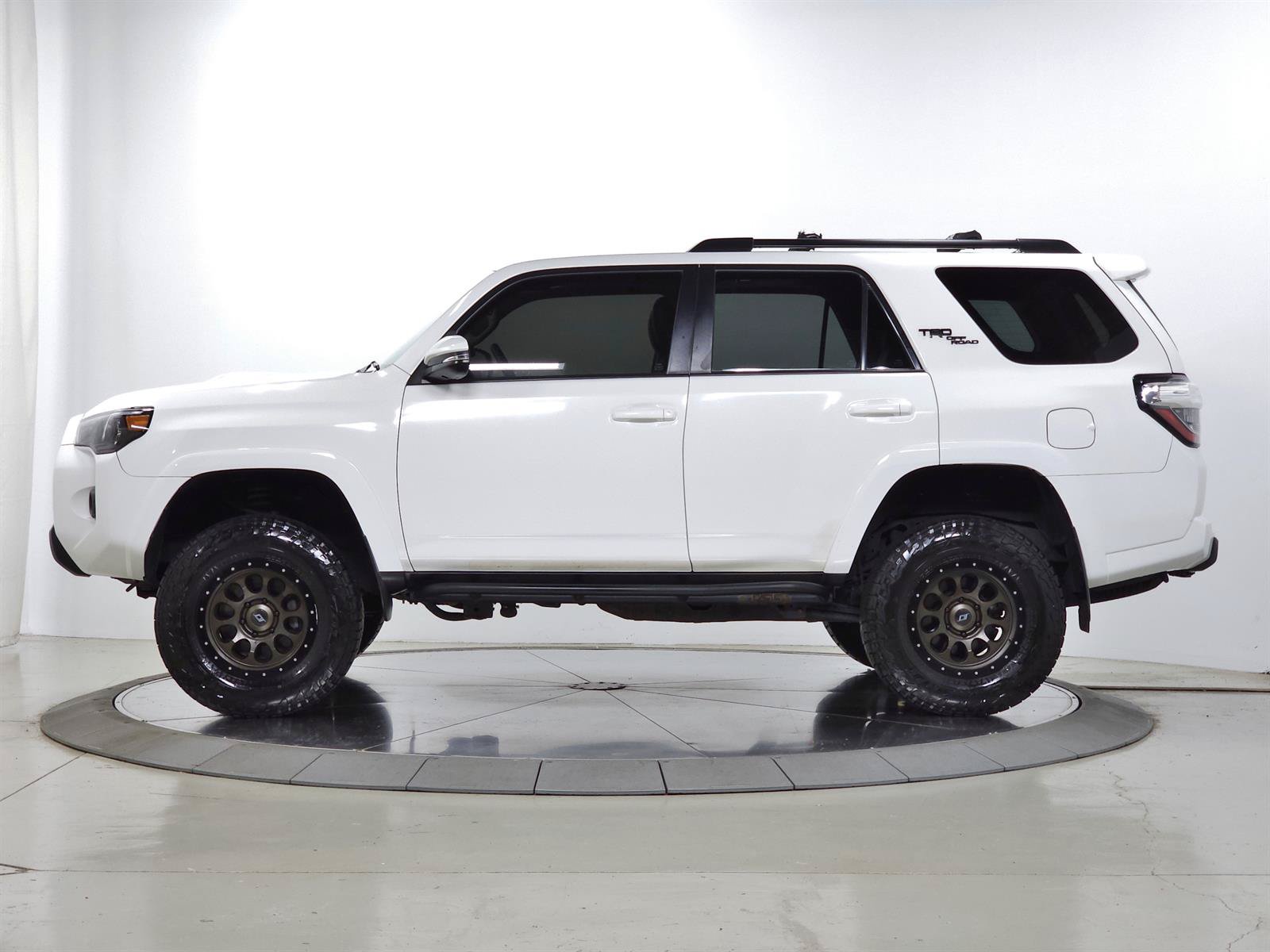 Used 2018 Toyota 4Runner TRD Off-Road Premium AWD/4WD image 5