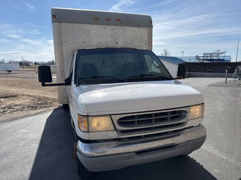 Used 2006 Ford E-350 and Econoline 350 Super Duty image 2