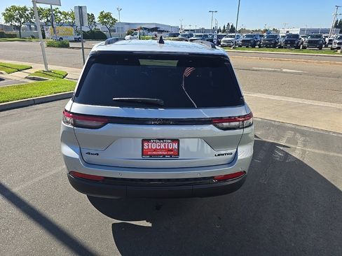 New 2025 Jeep Grand Cherokee Limited w/ Black Appearance Package image 14