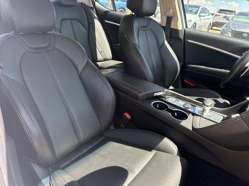Used 2025 Genesis G70 2.5T AWD/4WD image 11