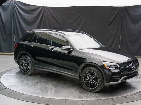 Used 2022 Mercedes-Benz GLC 300 4MATIC image 2