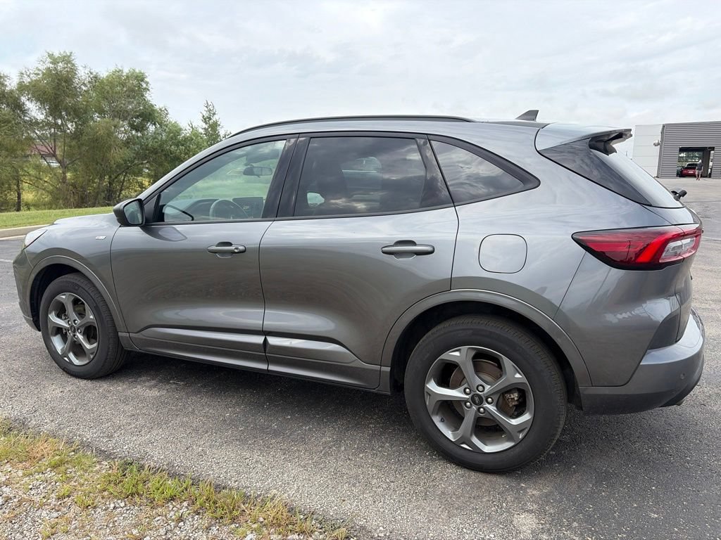 Certified 2024 Ford Escape ST-Line w/ Tech Pack #1 AWD/4WD image 8