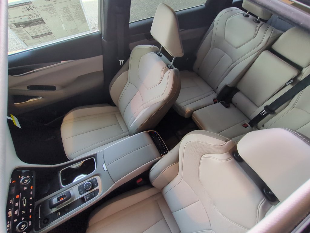 Certified 2027 INFINITI QX60 Luxe w/ Cargo Package FWD image 11