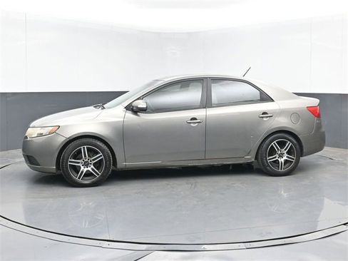 Used 2010 Kia Forte EX image 11