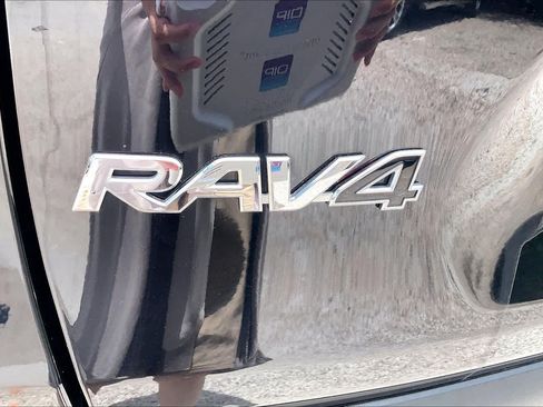 Used 2025 Toyota RAV4 XLE FWD image 30