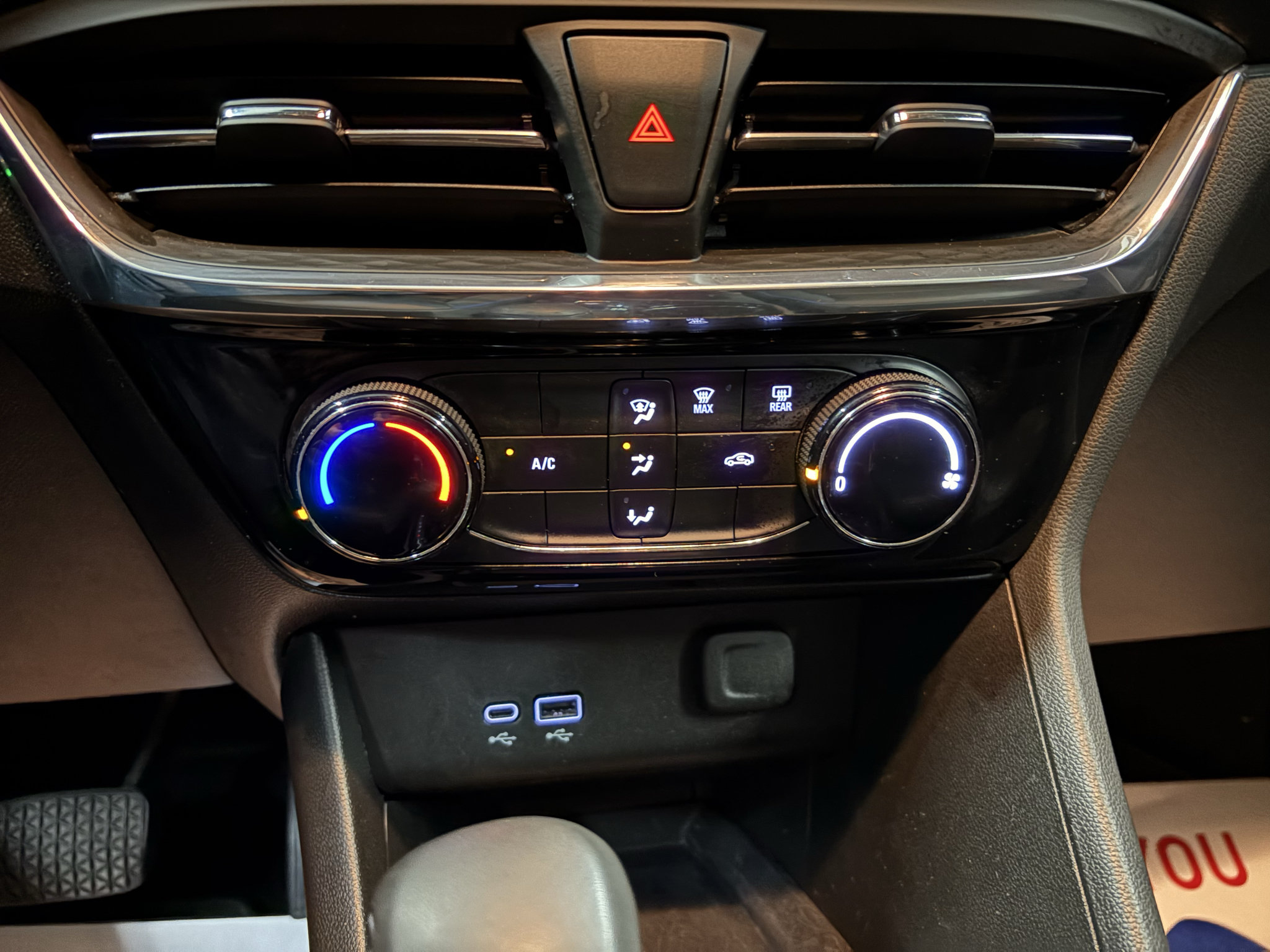 Used 2025 Buick Encore GX Sport Touring w/ Experience Buick Package FWD image 12