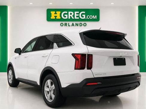 Used 2023 Kia Sorento LX FWD image 2