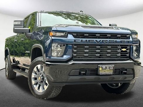 Used 2022 Chevrolet Silverado 2500 Custom w/ Custom Value Package AWD/4WD image 2