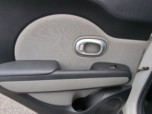 Used 2017 Kia Soul + FWD image 23