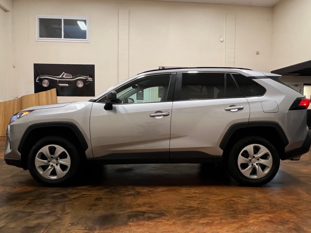 Used 2019 Toyota RAV4 LE FWD image 6