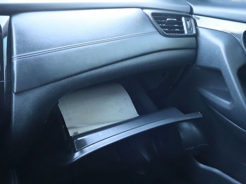 Used 2018 Nissan Rogue SL w/ Premium Package AWD/4WD image 38